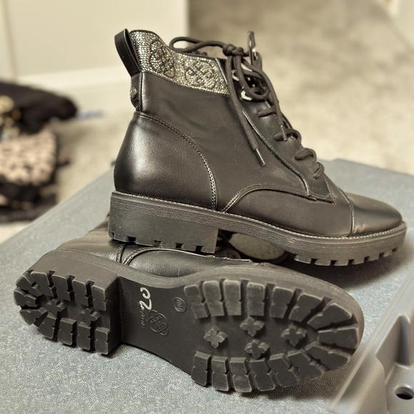 Black Daisy Fuentes combat boots with bead accents. Size 10 - Picture 2 of 2